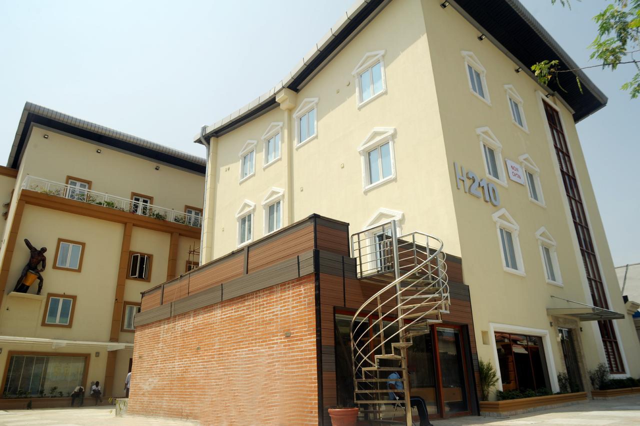 H210 Hotel Aliayabiagba Kültér fotó