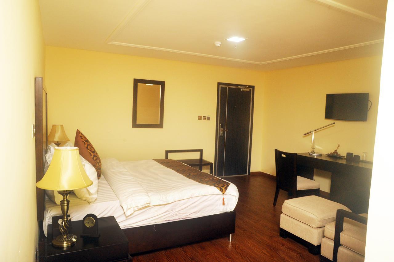 H210 Hotel Aliayabiagba Kültér fotó